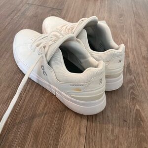 On Cloud Roger shoes